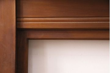 イギリスアンティーク　マホガニー材　鏡付き!褐色の木肌が美しい大振りサイズのマントルピース(装飾、飾り棚、暖炉、ディスプレイ)(R-048913)