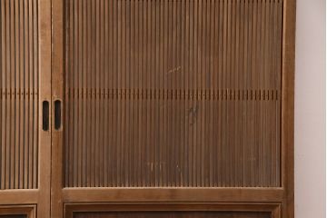 アンティーク建具　腰板ケヤキ材・玉杢　上手物!品のある和の空間作りにおすすめな万本格子戸2枚セット(引き戸)(R-048918)
