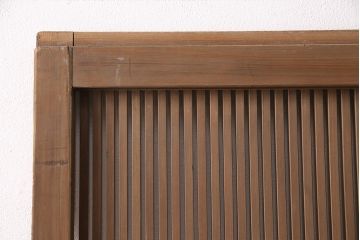アンティーク建具　腰板ケヤキ材・玉杢　上手物!品のある和の空間作りにおすすめな万本格子戸2枚セット(引き戸)(R-048918)