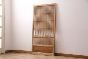 和製アンティーク　腰板ケヤキ材　桟のデザインがお洒落な格子戸1枚(引き戸、建具)(R-048921)