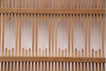 和製アンティーク　腰板ケヤキ材　桟のデザインがお洒落な格子戸1枚(引き戸、建具)(R-048921)