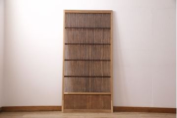 アンティーク建具　腰板ケヤキ材　情緒漂う雰囲気が魅力的な大正期の格子戸1枚(引き戸)(R-048923)