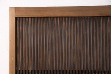 アンティーク建具　腰板ケヤキ材　情緒漂う雰囲気が魅力的な大正期の格子戸1枚(引き戸)(R-048923)