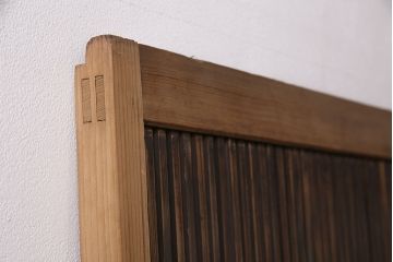 アンティーク建具　腰板ケヤキ材　情緒漂う雰囲気が魅力的な大正期の格子戸1枚(引き戸)(R-048923)