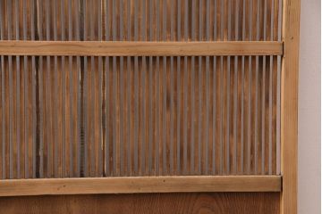 アンティーク建具　腰板ケヤキ材　情緒漂う雰囲気が魅力的な大正期の格子戸1枚(引き戸)(R-048923)