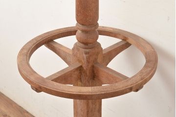 和製アンティーク　つくりの良さがうかがえる細やかな意匠が魅力的なナラ材製ポールハンガー(帽子掛け、コートハンガー)(R-048931)