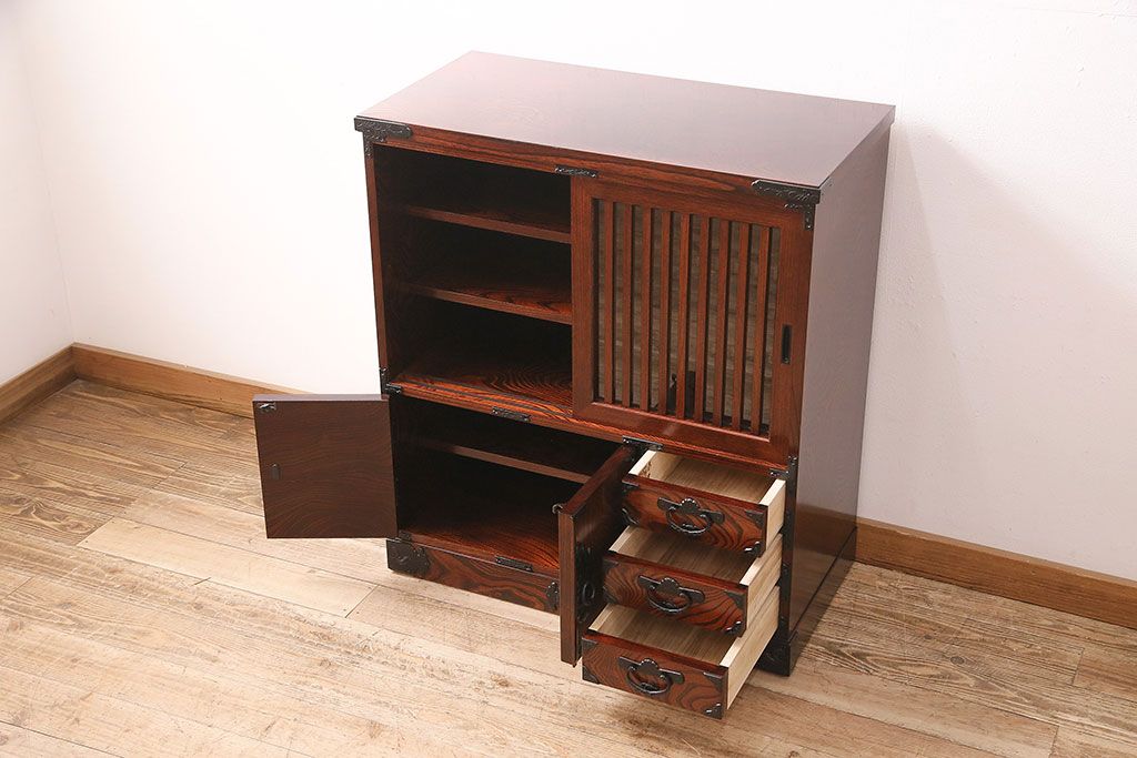 中古　美品　岩谷堂箪笥　菊幸　重厚な黒い金具が存在感を放つ引き出し付きの戸棚(収納棚、サイドキャビネット)(定価約45万円)(R-048932)