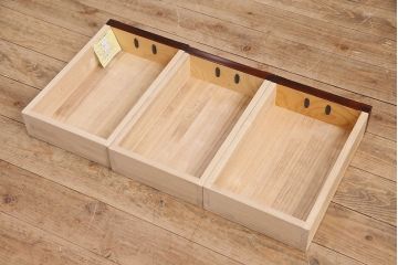 中古　美品　岩谷堂箪笥　菊幸　重厚な黒い金具が存在感を放つ引き出し付きの戸棚(収納棚、サイドキャビネット)(定価約45万円)(R-048932)