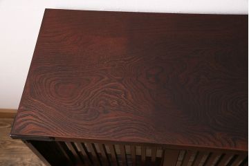 中古　美品　岩谷堂箪笥　菊幸　重厚な黒い金具が存在感を放つ引き出し付きの戸棚(収納棚、サイドキャビネット)(定価約45万円)(R-048932)