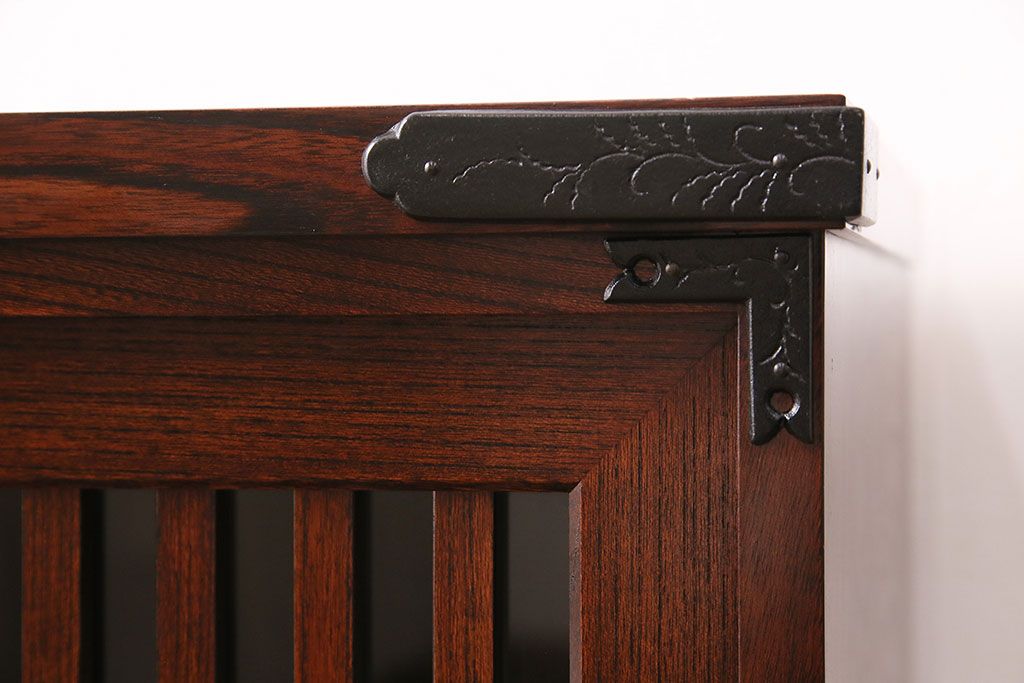 中古　美品　岩谷堂箪笥　菊幸　重厚な黒い金具が存在感を放つ引き出し付きの戸棚(収納棚、サイドキャビネット)(定価約45万円)(R-048932)