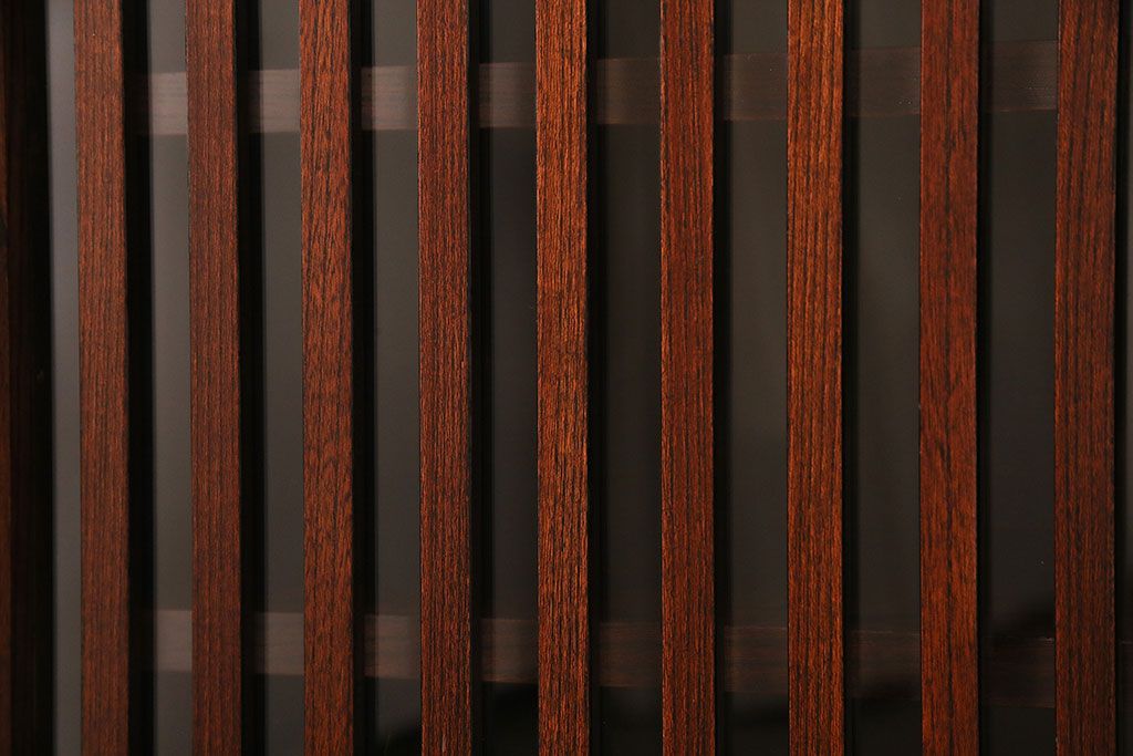 中古　美品　岩谷堂箪笥　菊幸　重厚な黒い金具が存在感を放つ引き出し付きの戸棚(収納棚、サイドキャビネット)(定価約45万円)(R-048932)