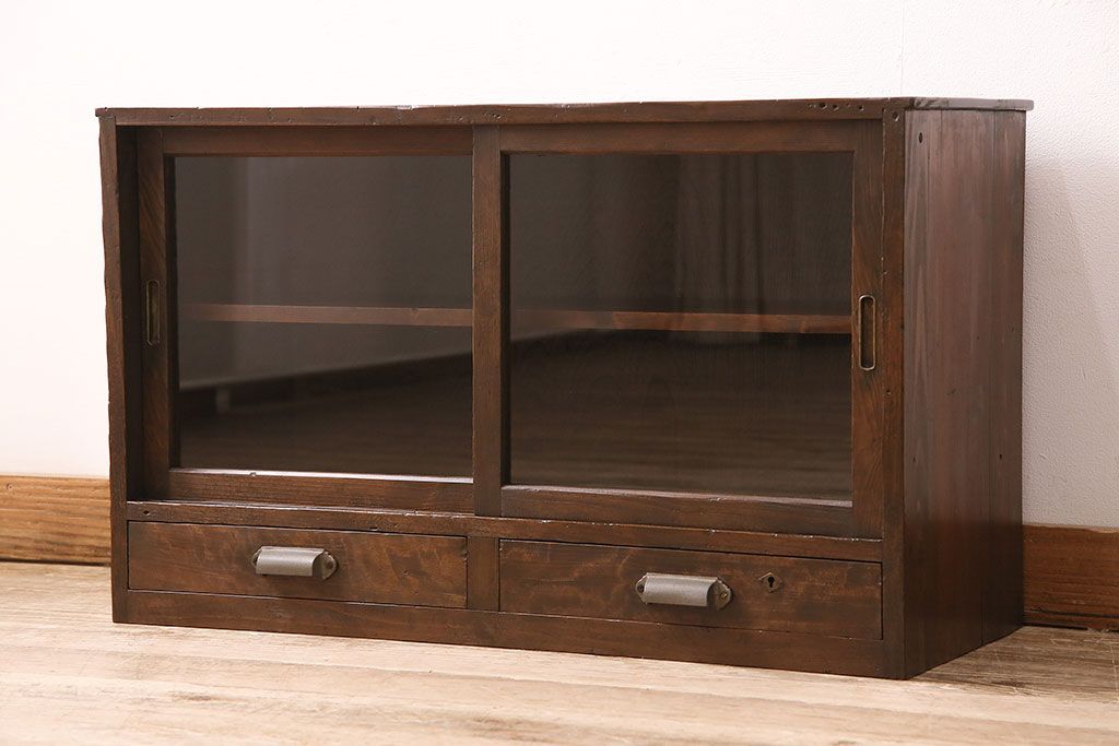 和製アンティーク　年月を経た木味が味わい深い、シンプルな戸棚(収納棚、キャビネット)(R-048934)