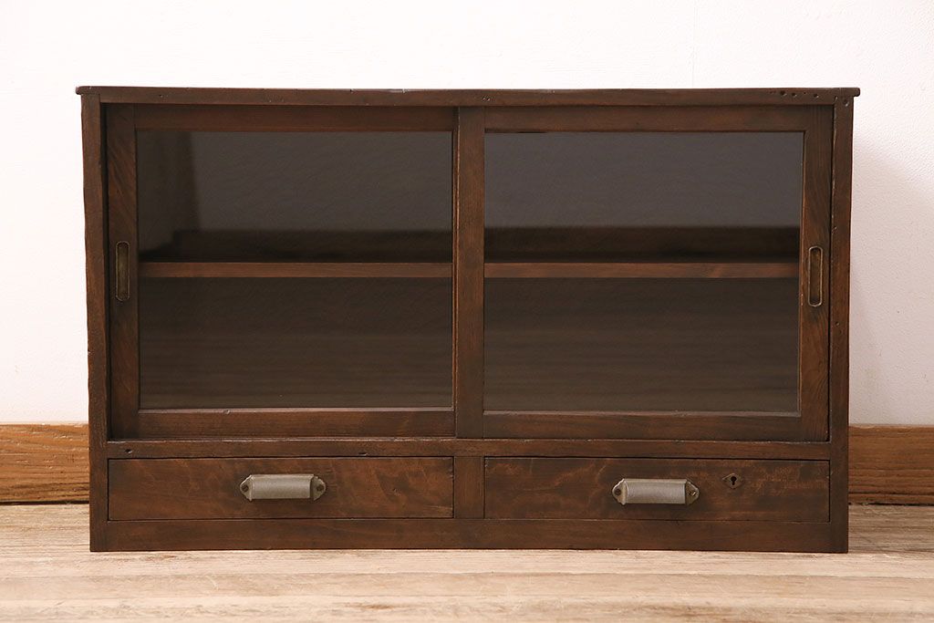 和製アンティーク　年月を経た木味が味わい深い、シンプルな戸棚(収納棚、キャビネット)(R-048934)