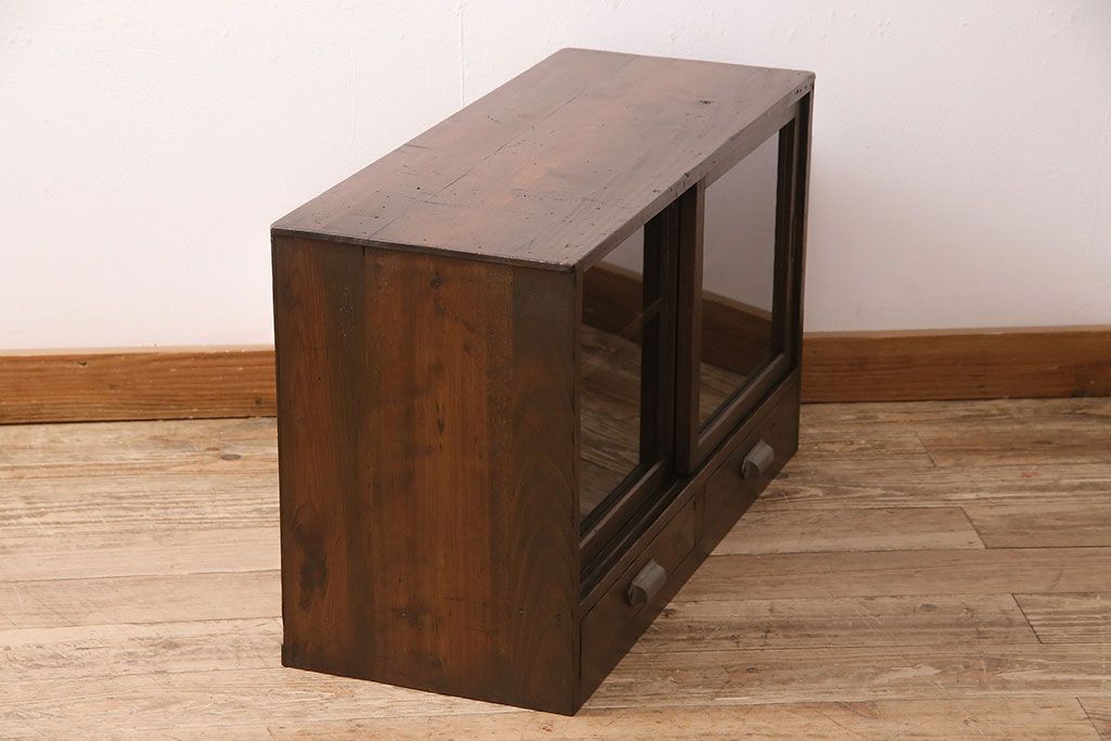 和製アンティーク　年月を経た木味が味わい深い、シンプルな戸棚(収納棚、キャビネット)(R-048934)