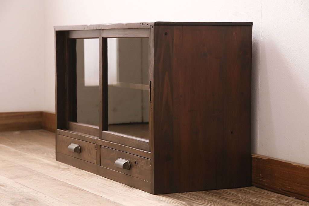 和製アンティーク　年月を経た木味が味わい深い、シンプルな戸棚(収納棚、キャビネット)(R-048934)