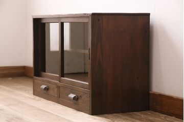 和製アンティーク　年月を経た木味が味わい深い、シンプルな戸棚(収納棚、キャビネット)(R-048934)