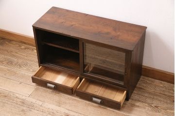 和製アンティーク　年月を経た木味が味わい深い、シンプルな戸棚(収納棚、キャビネット)(R-048934)