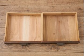 和製アンティーク　年月を経た木味が味わい深い、シンプルな戸棚(収納棚、キャビネット)(R-048934)