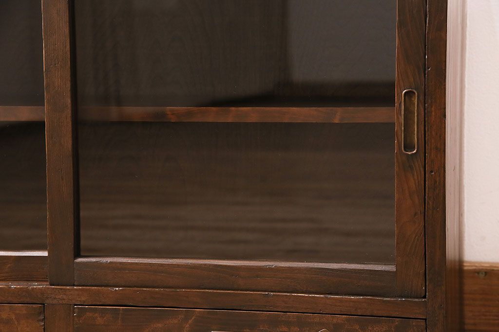 和製アンティーク　年月を経た木味が味わい深い、シンプルな戸棚(収納棚、キャビネット)(R-048934)
