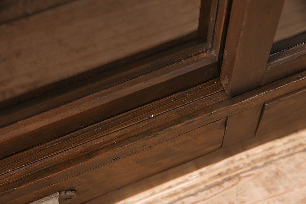 和製アンティーク　年月を経た木味が味わい深い、シンプルな戸棚(収納棚、キャビネット)(R-048934)