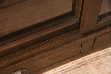 和製アンティーク　年月を経た木味が味わい深い、シンプルな戸棚(収納棚、キャビネット)(R-048934)