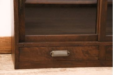 和製アンティーク　年月を経た木味が味わい深い、シンプルな戸棚(収納棚、キャビネット)(R-048934)