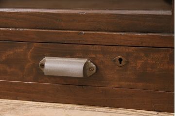 和製アンティーク　年月を経た木味が味わい深い、シンプルな戸棚(収納棚、キャビネット)(R-048934)