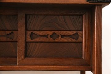 中古　民芸家具　ケヤキ材　黒々とした龍の飾り金具が印象的な飾り棚(収納棚)(R-048935)