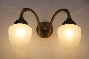 中古　watts(ワッツ)　蕾のようなシルエットが可愛らしいウォールランプ(壁掛け照明、壁付け照明)(定価約7万8千円)(R-048939)