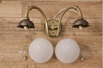 中古　watts(ワッツ)　蕾のようなシルエットが可愛らしいウォールランプ(壁掛け照明、壁付け照明)(定価約7万8千円)(R-048939)