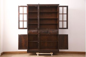中古　北海道民芸家具　HM165K　高級感漂う上品な佇まいの食器棚(カップボード、キャビネット、サイドボード、サイドキャビネット)(定価約43万円)(R-048941)