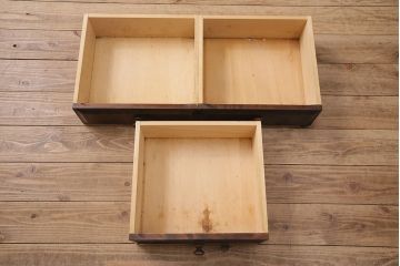 中古　北海道民芸家具　HM165K　高級感漂う上品な佇まいの食器棚(カップボード、キャビネット、サイドボード、サイドキャビネット)(定価約43万円)(R-048941)