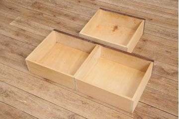 中古　北海道民芸家具　HM165K　高級感漂う上品な佇まいの食器棚(カップボード、キャビネット、サイドボード、サイドキャビネット)(定価約43万円)(R-048941)