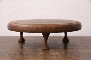 アンティーク雑貨　今にも動き出しそうな杢目が目を引く総ケヤキ材製の花台(飾り台、ディスプレイ台)(R-048943)