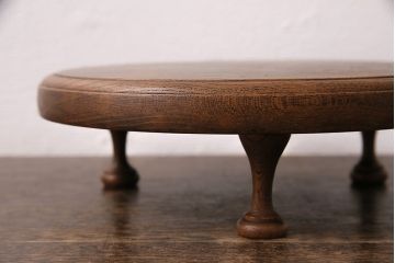 アンティーク雑貨　今にも動き出しそうな杢目が目を引く総ケヤキ材製の花台(飾り台、ディスプレイ台)(R-048943)