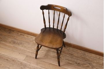 ヴィンテージ家具　飛騨産業　キツツキ　美しい艶と濃淡のある木色が上質な雰囲気を高めるウィンザーチェア(椅子、ダイニングチェア、ビンテージ、ウインザーチェア)(R-048945)
