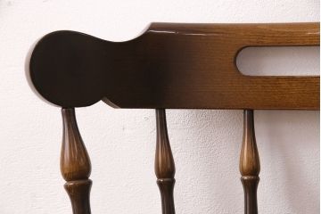 ヴィンテージ家具　飛騨産業　キツツキ　美しい艶と濃淡のある木色が上質な雰囲気を高めるウィンザーチェア(椅子、ダイニングチェア、ビンテージ、ウインザーチェア)(R-048945)