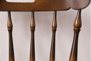 ヴィンテージ家具　飛騨産業　キツツキ　美しい艶と濃淡のある木色が上質な雰囲気を高めるウィンザーチェア(椅子、ダイニングチェア、ビンテージ、ウインザーチェア)(R-048945)