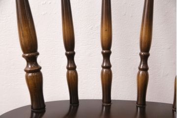 ヴィンテージ家具　飛騨産業　キツツキ　美しい艶と濃淡のある木色が上質な雰囲気を高めるウィンザーチェア(椅子、ダイニングチェア、ビンテージ、ウインザーチェア)(R-048945)