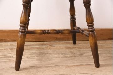 ヴィンテージ家具　飛騨産業　キツツキ　美しい艶と濃淡のある木色が上質な雰囲気を高めるウィンザーチェア(椅子、ダイニングチェア、ビンテージ、ウインザーチェア)(R-048945)