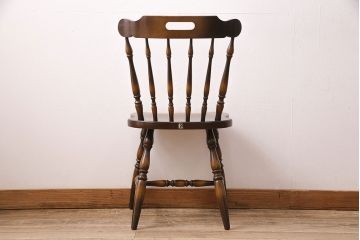 ヴィンテージ家具　飛騨産業　キツツキ　美しい艶と濃淡のある木色が上質な雰囲気を高めるウィンザーチェア(椅子、ダイニングチェア、ビンテージ、ウインザーチェア)(R-048945)