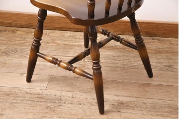 ヴィンテージ家具　飛騨産業　キツツキ　挽き物の意匠が上品な雰囲気漂うウィンザーチェア(椅子、ダイニングチェア、ビンテージ、ウインザーチェア)(R-048946)