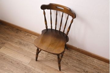 ヴィンテージ家具　飛騨産業　キツツキ　挽き物の意匠が上品な雰囲気漂うウィンザーチェア(椅子、ダイニングチェア、ビンテージ、ウインザーチェア)(R-048946)