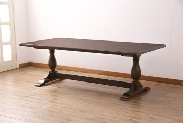 中古　オランダ輸入家具　オーク材　クラシカルなデザインと重厚感のある佇まいが魅力のダイニングテーブル(リフェクトリーテーブル、6人掛け)(R-048948)