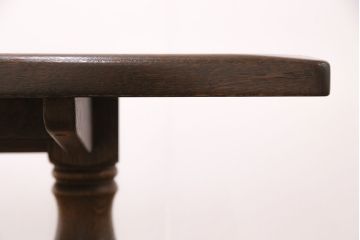 中古　オランダ輸入家具　オーク材　クラシカルなデザインと重厚感のある佇まいが魅力のダイニングテーブル(リフェクトリーテーブル、6人掛け)(R-048948)