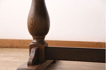 中古　オランダ輸入家具　オーク材　クラシカルなデザインと重厚感のある佇まいが魅力のダイニングテーブル(リフェクトリーテーブル、6人掛け)(R-048948)