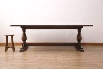 中古　オランダ輸入家具　オーク材　クラシカルなデザインと重厚感のある佇まいが魅力のダイニングテーブル(リフェクトリーテーブル、6人掛け)(R-048948)