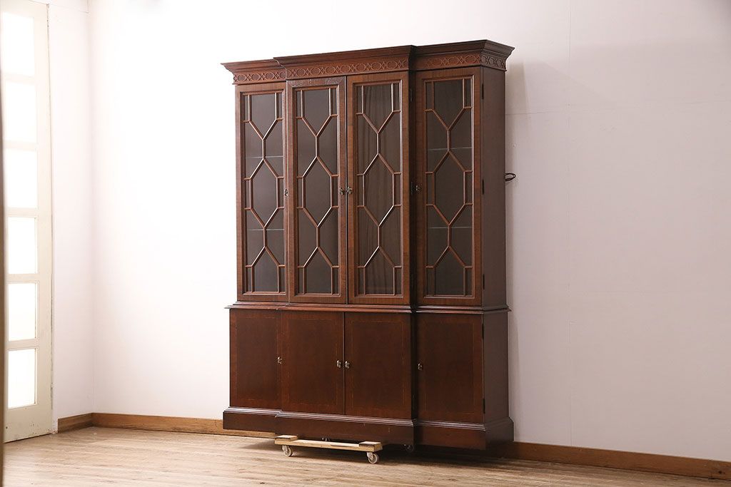 中古美品　ヒッコリーチェア(HICKORY CHAIR)　マホガニー材　高級感とクラシカルな雰囲気を高める照明付きのキャビネット(定価約300万円)(収納棚、飾り棚)(R-048949)