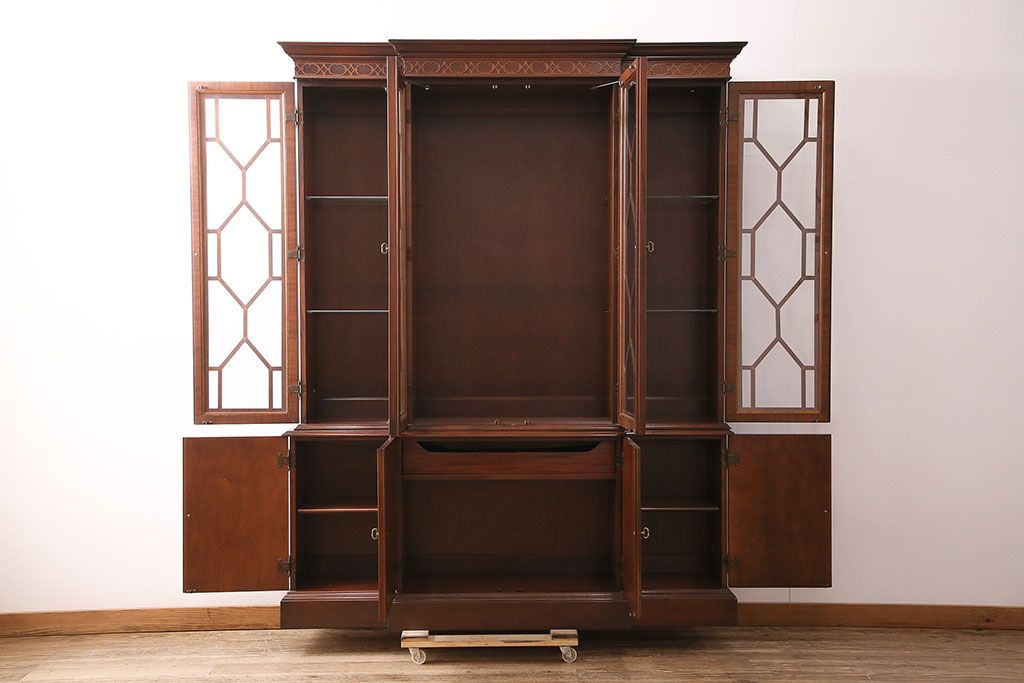 中古美品　ヒッコリーチェア(HICKORY CHAIR)　マホガニー材　高級感とクラシカルな雰囲気を高める照明付きのキャビネット(定価約300万円)(収納棚、飾り棚)(R-048949)