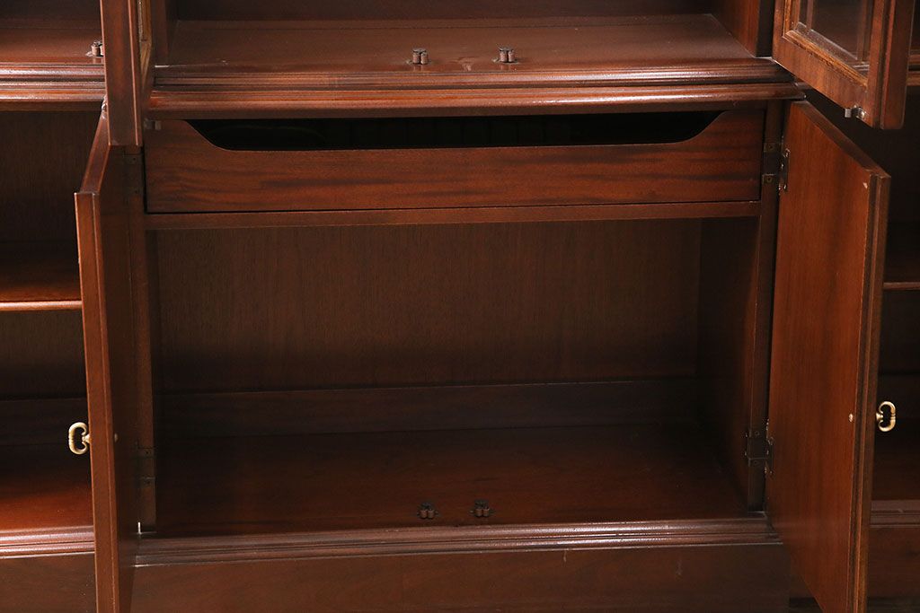 中古美品　ヒッコリーチェア(HICKORY CHAIR)　マホガニー材　高級感とクラシカルな雰囲気を高める照明付きのキャビネット(定価約300万円)(収納棚、飾り棚)(R-048949)